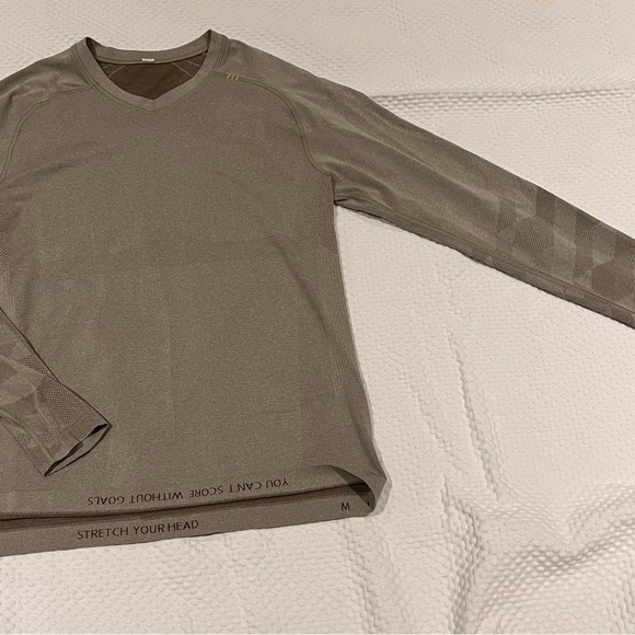 Mens very gently worn Lululemon shirt. - Picture 1 of 3
